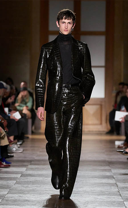 أسبوع باريس للموضة: تصاميم تتخطى حاجز الزمان من هيرميس